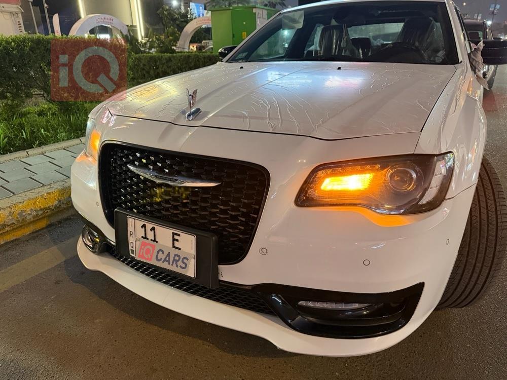 کرایسلەر 300